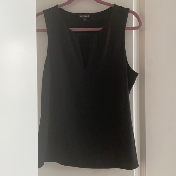 Express black key hole shirt - Picture 1 of 3